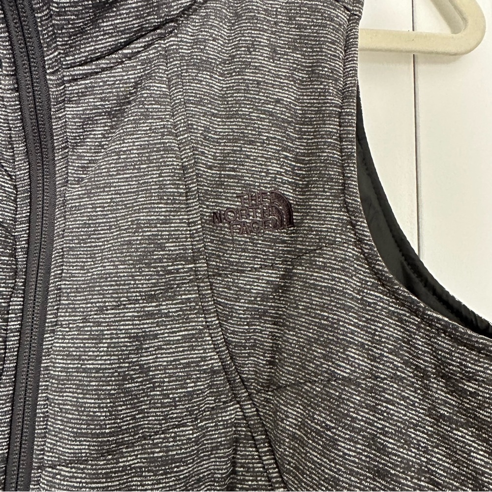 The North Face Heather Gray White Performance Quilted Puffer Vest, NWOT, Size M - Picture 2 of 10